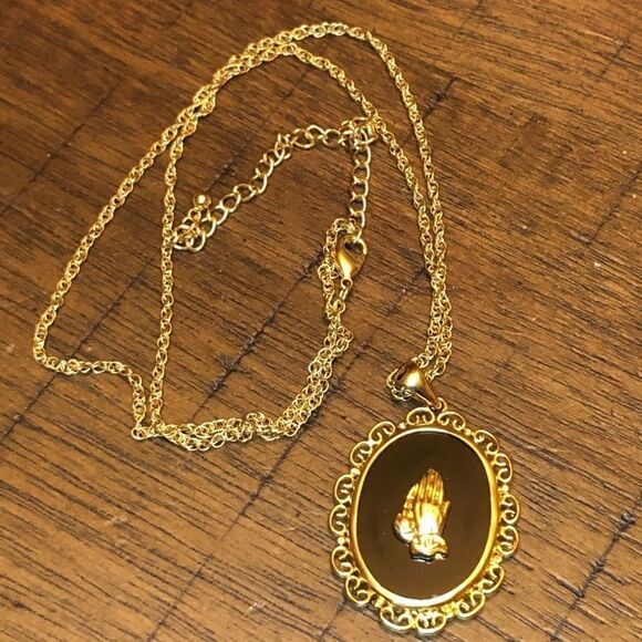 Vintage Serenity Prayer Necklace Praying Hands Gold‎ Tone 18” Chain Pendant - Picture 3 of 3